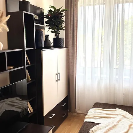 Hometown Corner פופראד