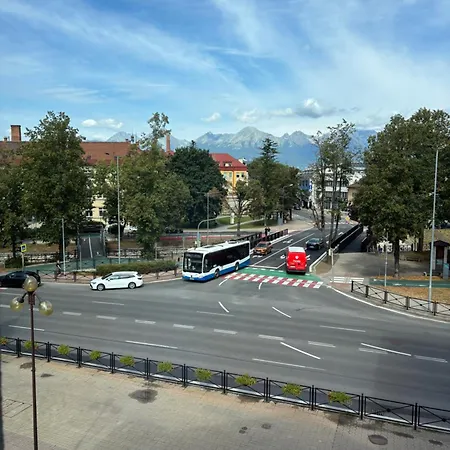 Hometown Corner * פופראד